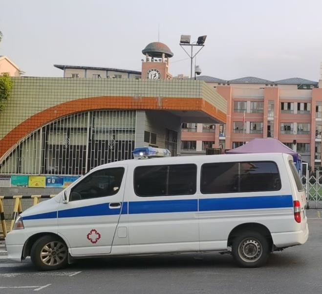 盘县救护车出租护送骨折病人一公里多少钱